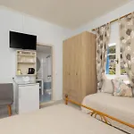 Guest house Nafsika And - 3*