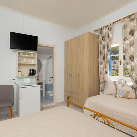 Guest house Nafsika And - 3*